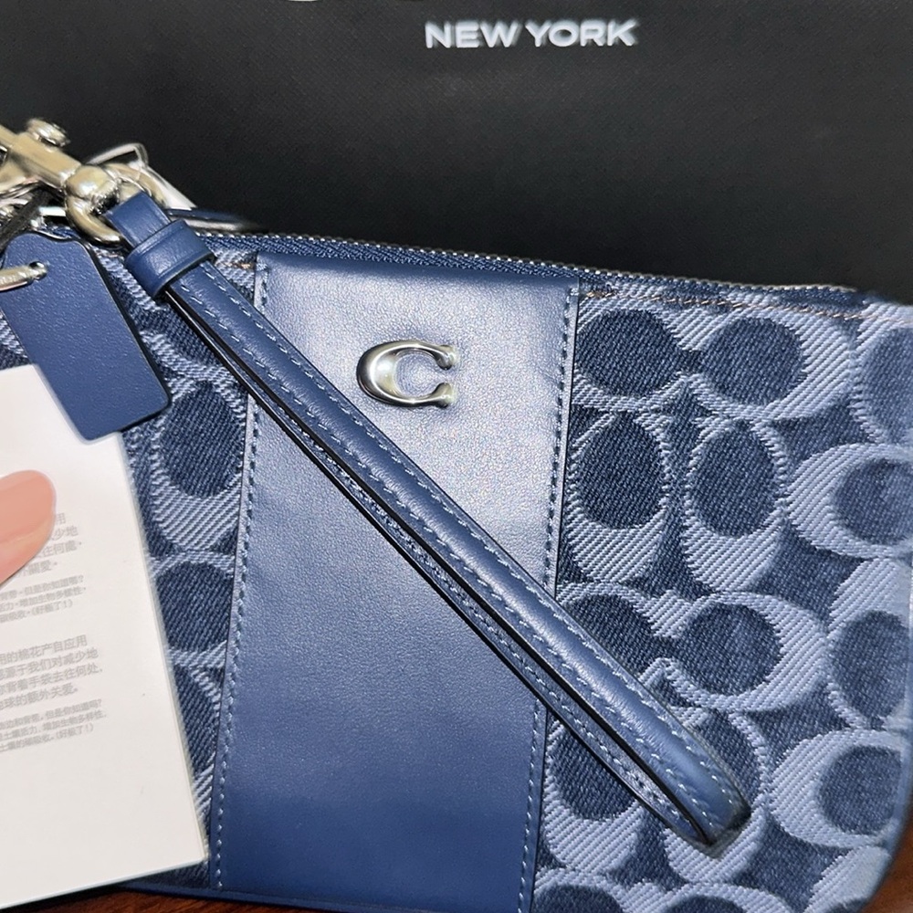 Coach Essential Wristlet in Signature Denim NWT - Picture 9 of 9